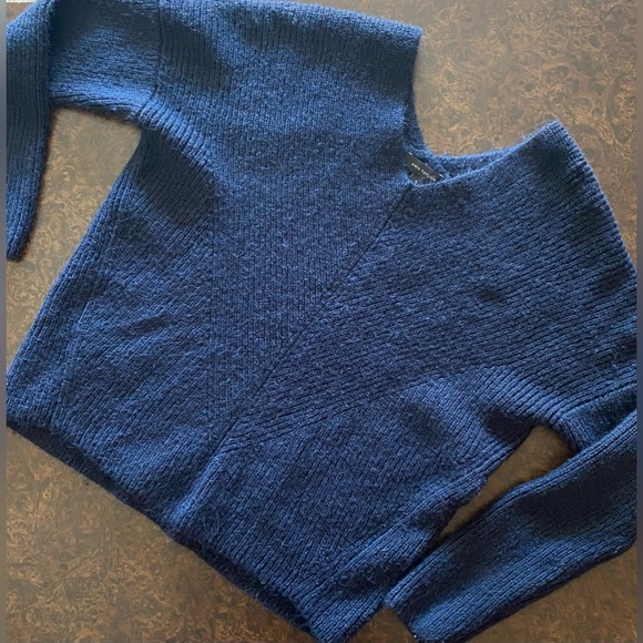Ann Taylor V-neck Navy Sweater - size medium - Picture 1 of 5